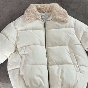 Urban Outfitters Cozy White Puffer jacket size medium